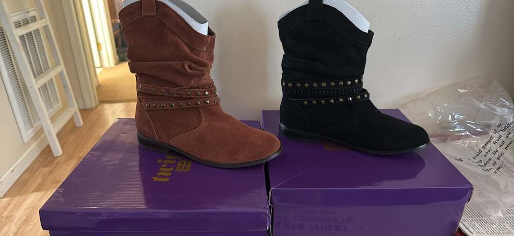 Twiggy London Women's Studded Slouch Ankle Boots - Cognac and Black